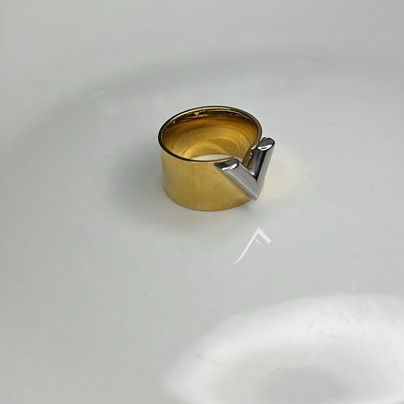 V ring essentials - Picture 8 of 8